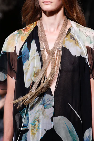 Look 75
